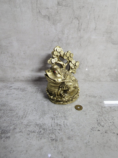 Frog with Money Tree (Attracts Wealth)