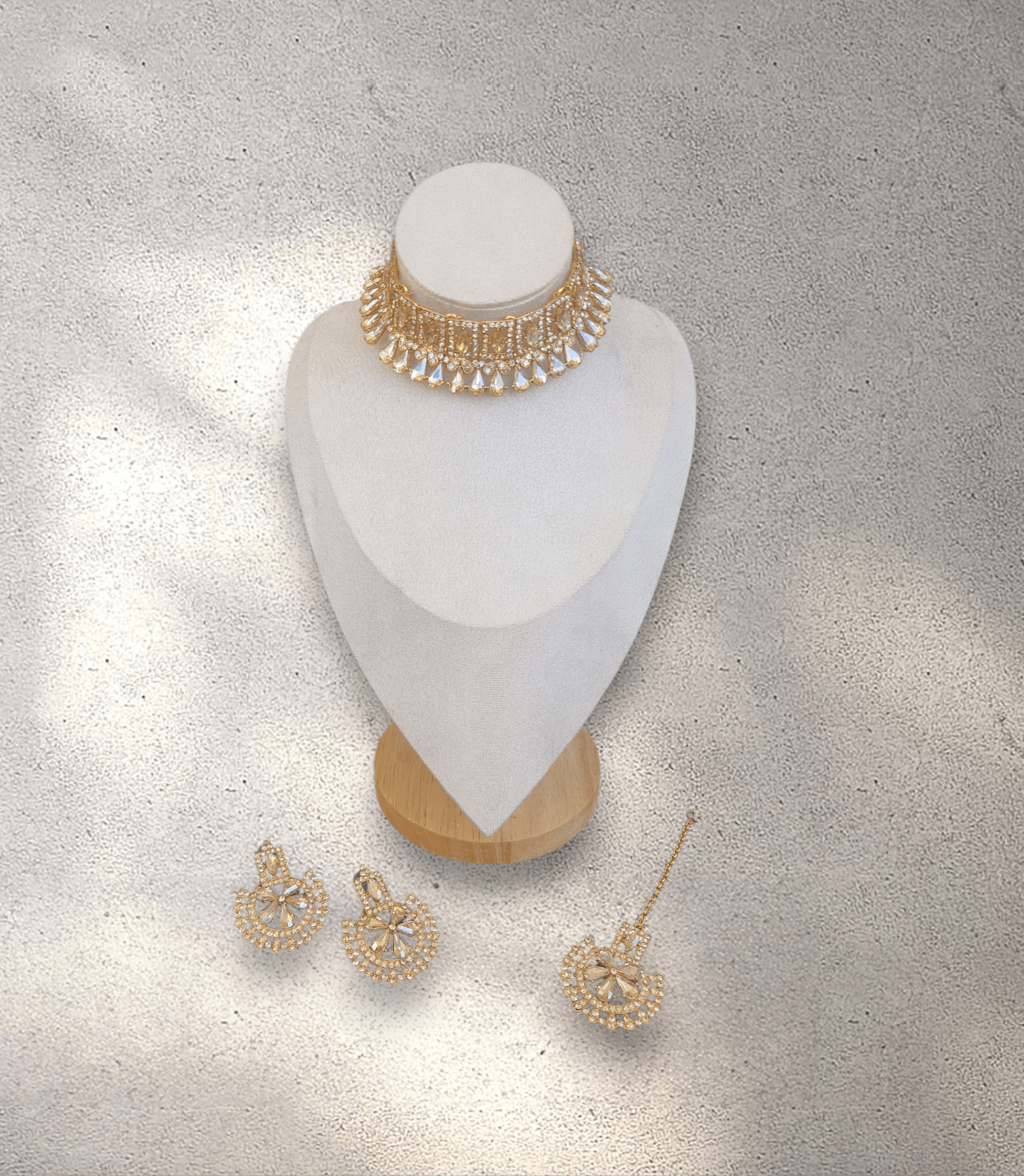 Gold Choker Jewellery Set