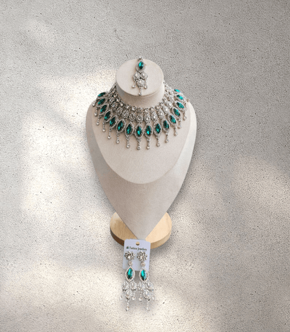 Silver and Emerald Green Necklace Set