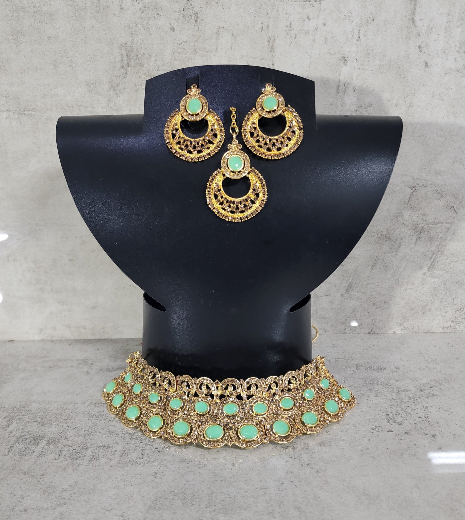 Green and Gold Choker Jewellery Set