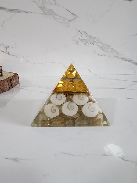 Gomati Chakra Pyramid with 9 Pyramid Plate