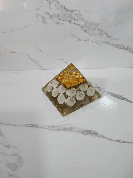Gomati Chakra Pyramid with 9 Pyramid Plate