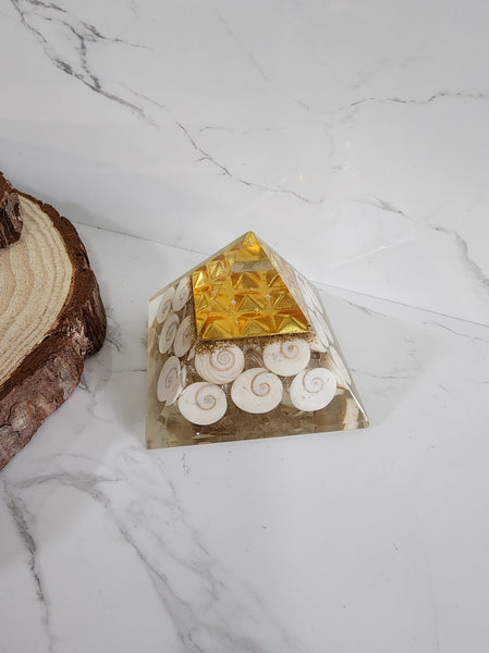 Gomati Chakra Pyramid with 9 Pyramid Plate