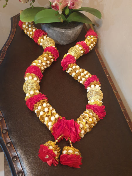 4 Ball Red and Gold Flower Garland 90cm