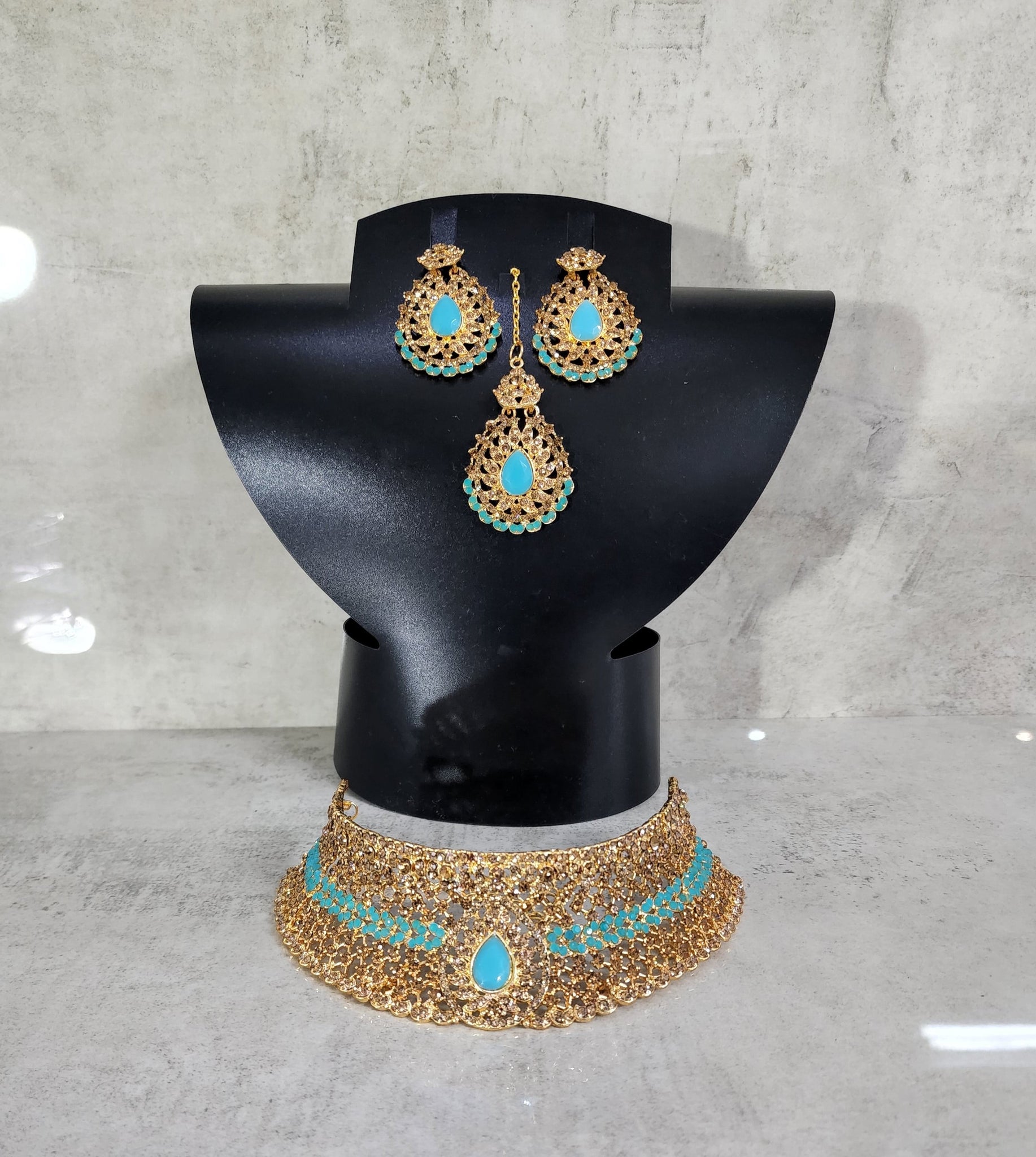 Turquoise and Gold Choker Jewellery Set