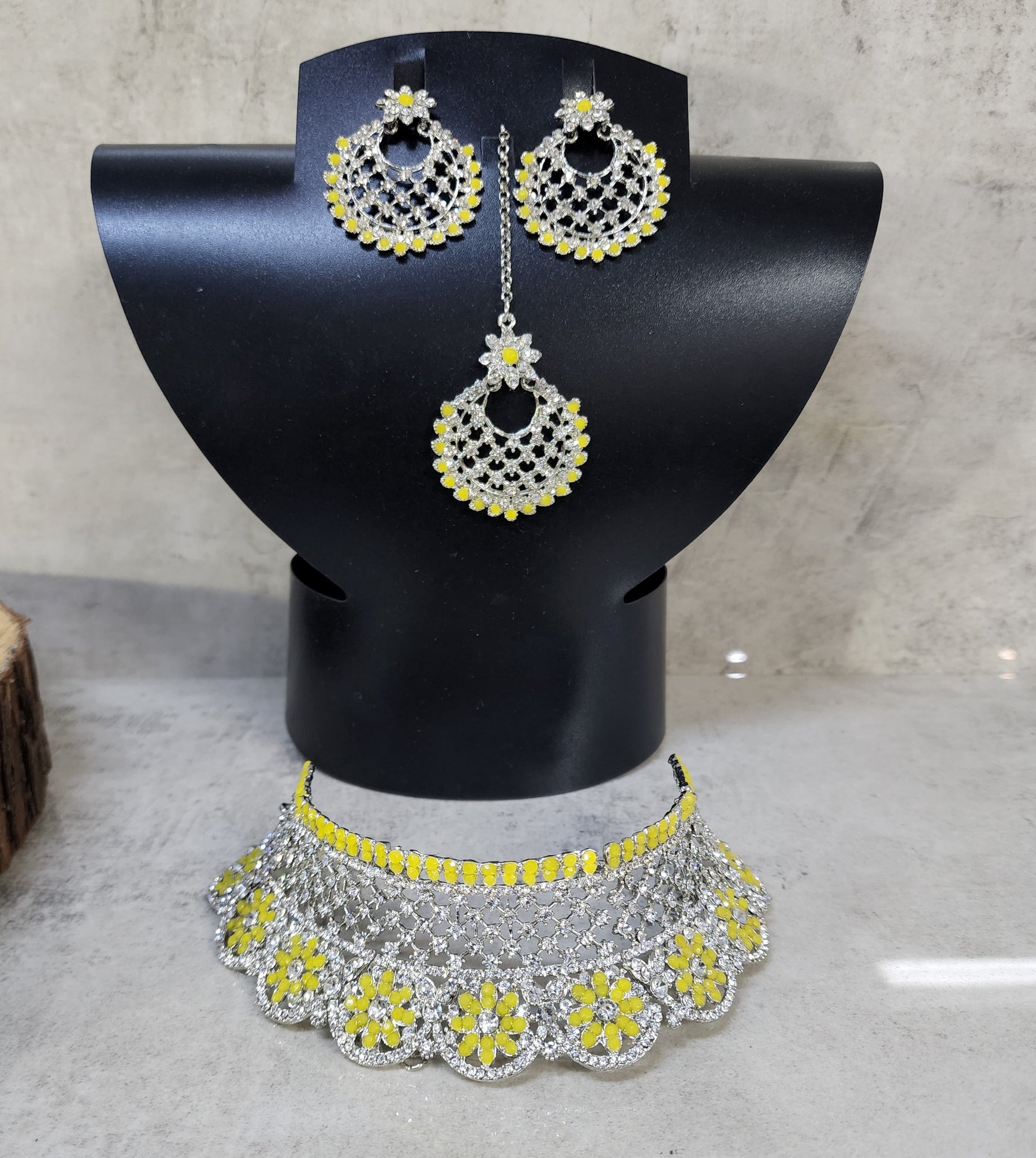Yellow Choker Jewellery Set - Style 1